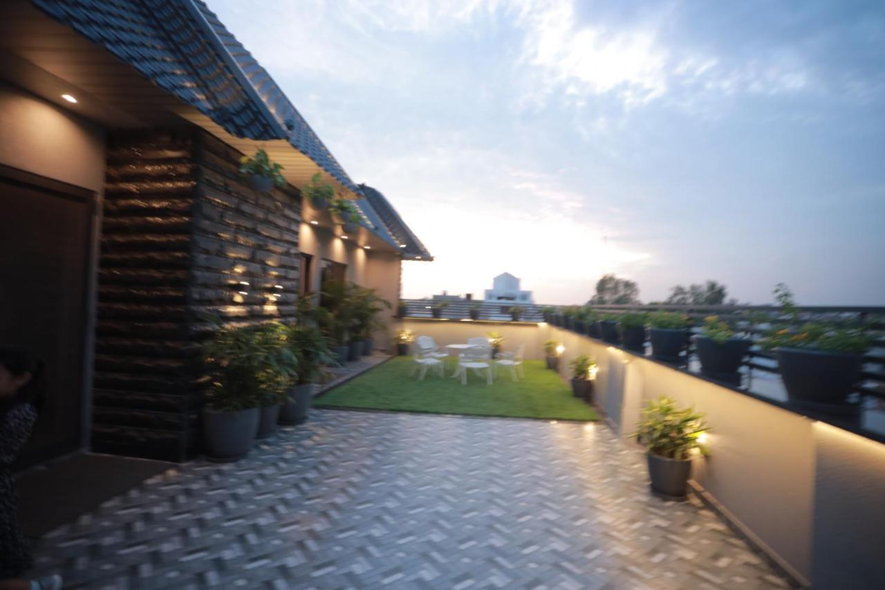 Ovel Hotel Ludhiana Zimmer foto