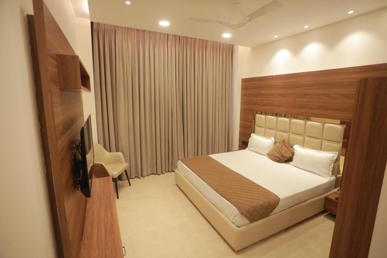 Ovel Hotel Ludhiana Zimmer foto
