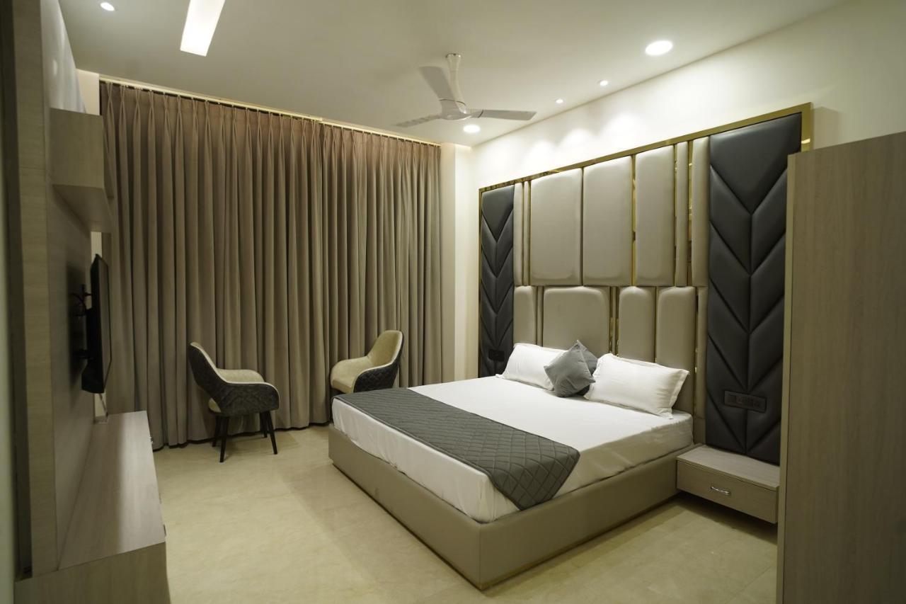 Ovel Hotel Ludhiana Zimmer foto